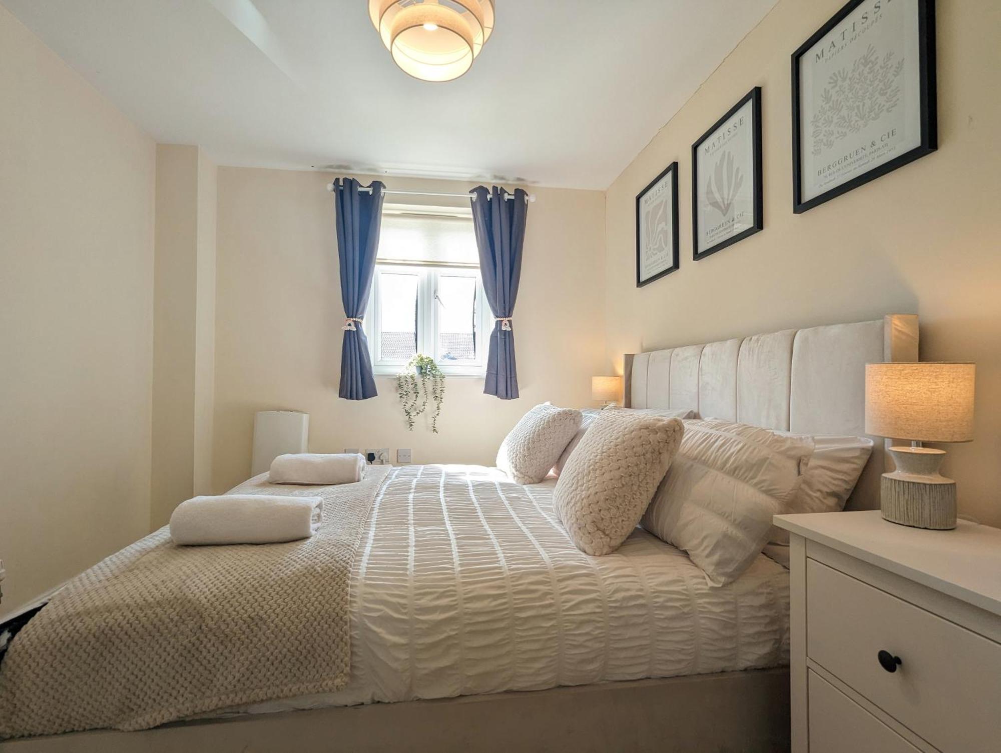 Large 4-bedrooms House Near Centre Free Parking Holiday home *